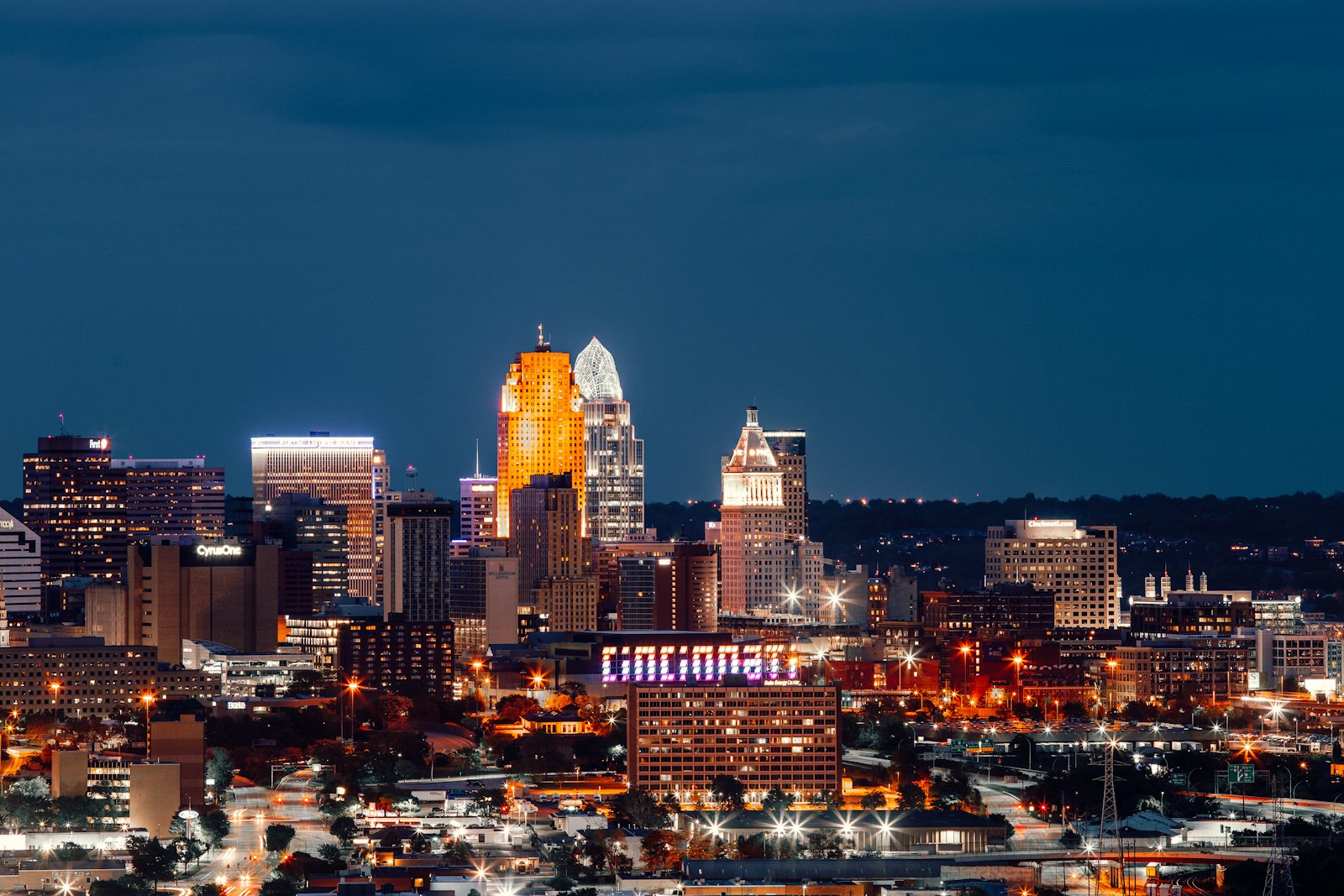 Cincinnati, Ohio skyline at dusk